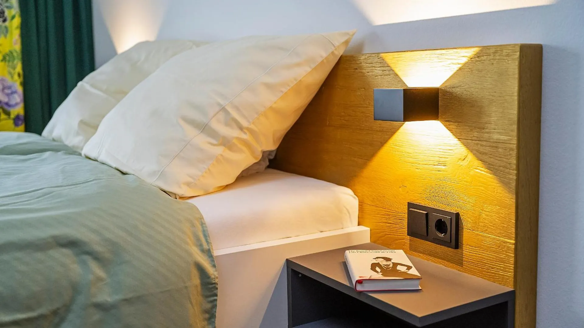 Sieben Zimmer & Ein Tisch Μπόμπινγκεν Bed and Breakfast