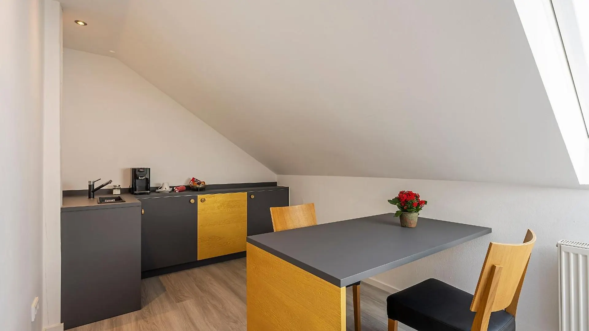 Sieben Zimmer & Ein Tisch Μπόμπινγκεν Γερμανία